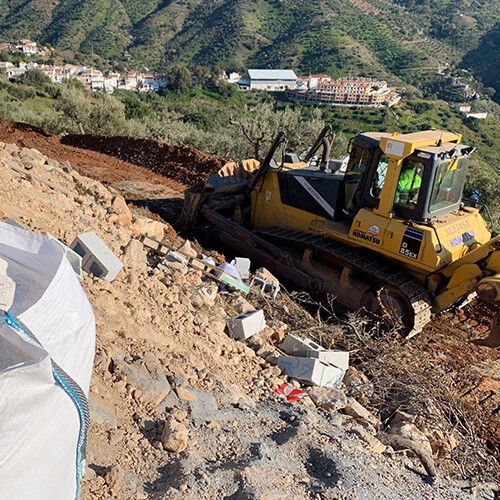 Bulldozer trabajando en Hacienda El Sueno en Mijas